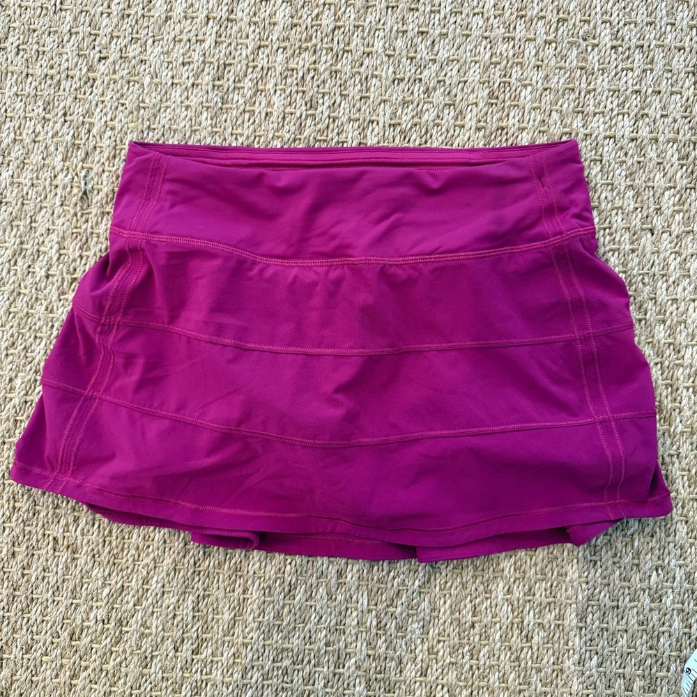Lululemon Pace Rival Mid-Rise Skirt. Size 4. Excellent condition.